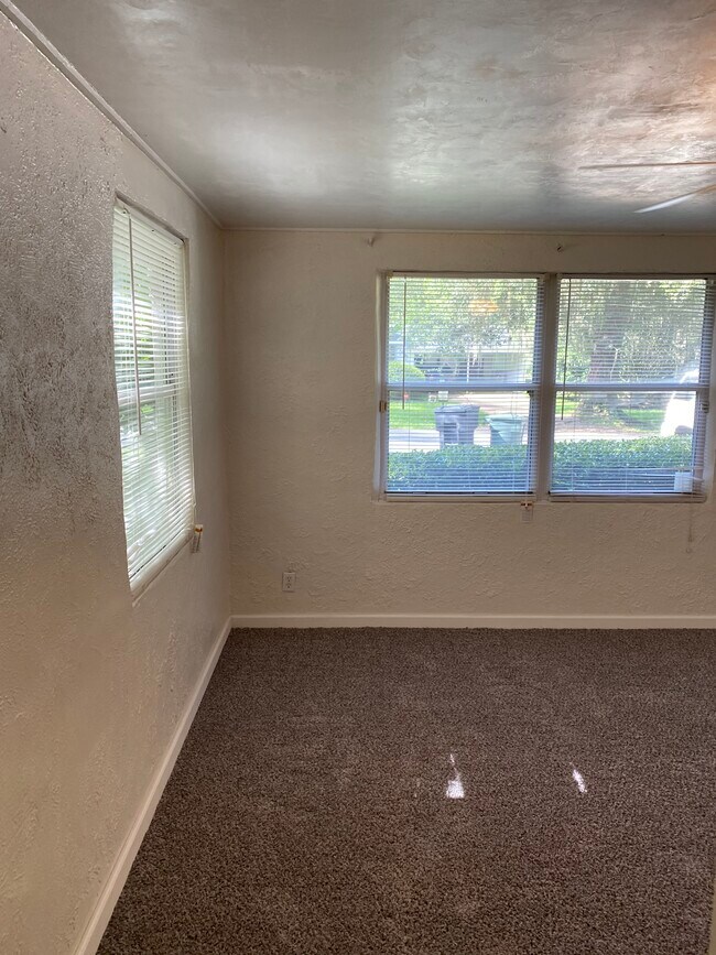 Building Photo - Cactus/Block - 2602