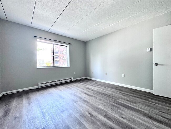 Building Photo - 60 Pleasant St