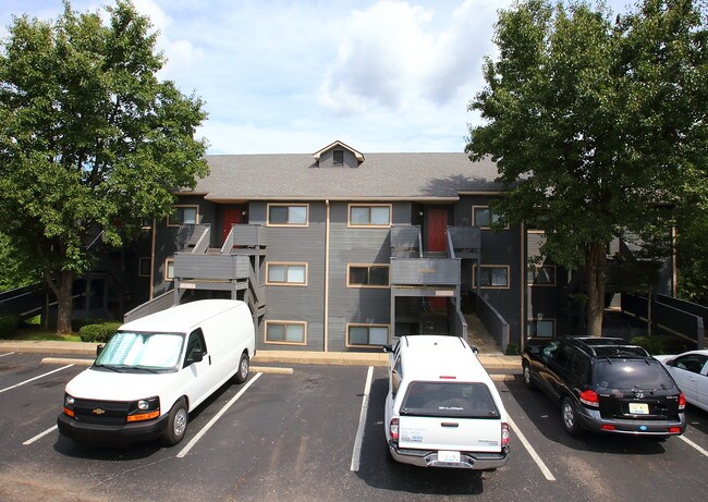 Building Photo - 1100 Pine Valley Dr