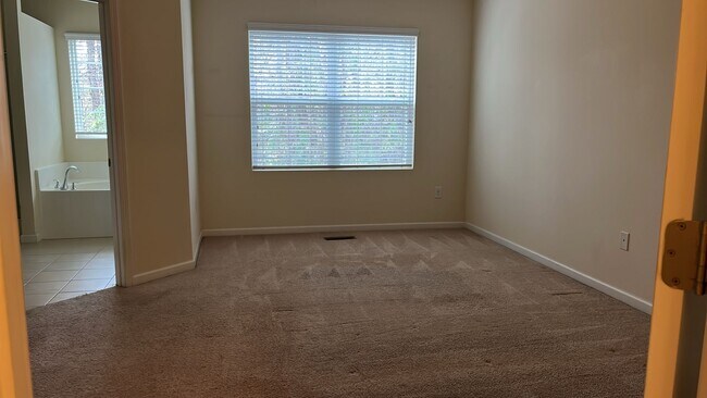 Building Photo - 702 Treviso Ln