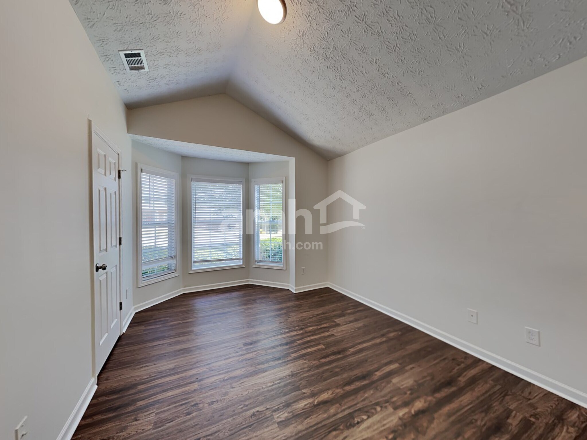 Building Photo - 3120 Victoria Park Dr NE
