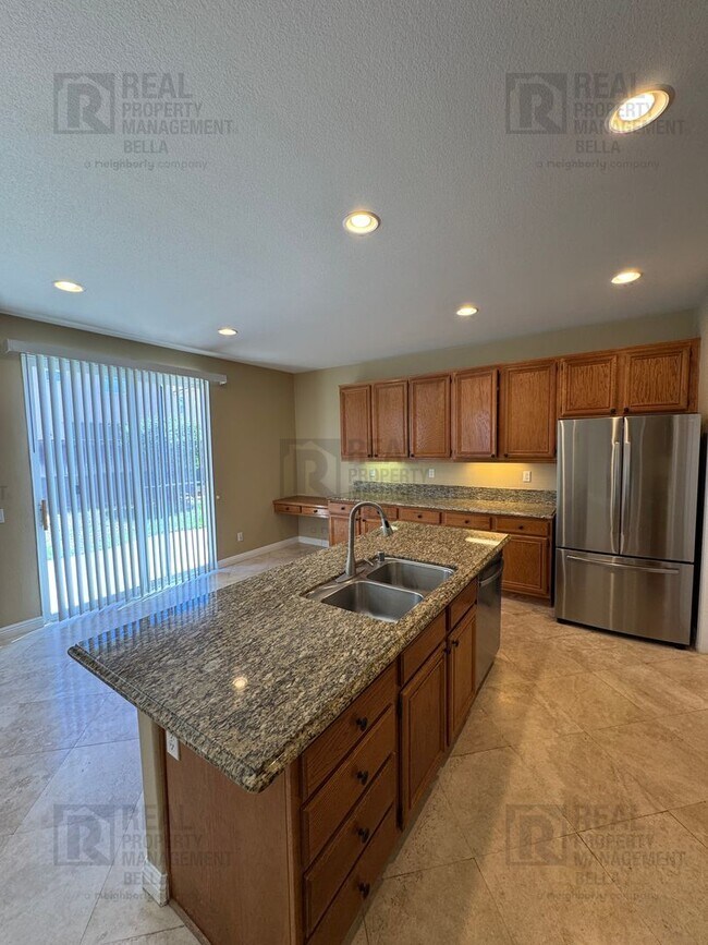 Building Photo - Ideal Layout! 4 Bedroom Home with Main Floor Bed/Bath & Open Loft