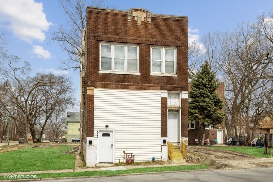 Building Photo - 522 W 81st St