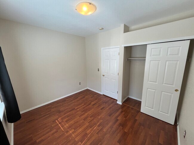 Building Photo - 3040 Mandalay Grv
