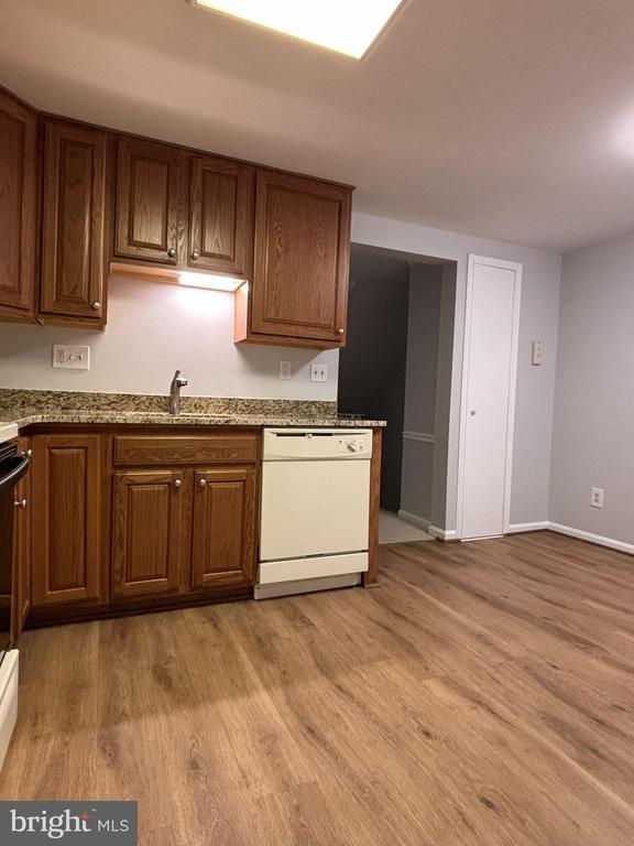 Building Photo - 20535 Strath Haven Dr