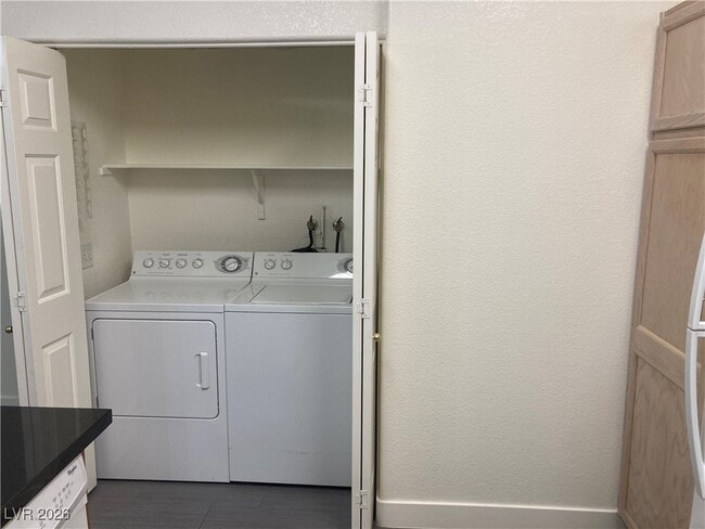 Building Photo - 2001 Quartz Cliff St