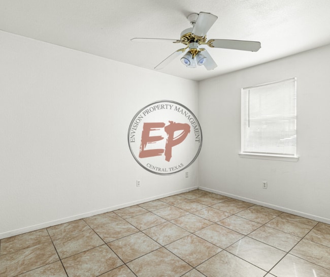 Building Photo - 2324 Breezy Dr