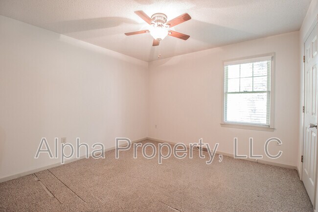 Building Photo - 102 Ticonderoga Dr