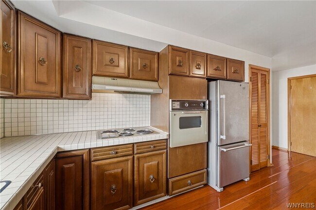 Building Photo - 4 Villa Moraine Dr