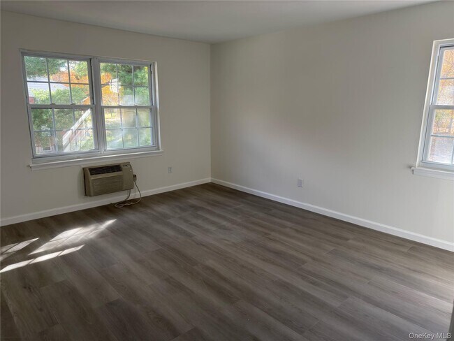 Building Photo - 5 Wildwood Dr