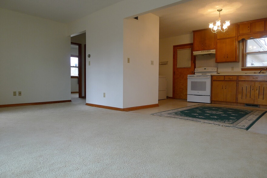 Building Photo - 407 West Adams Avenue