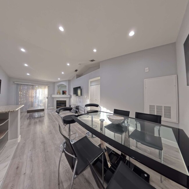 Building Photo - Highly Remodeled | 2nd Floor | Vaulted Ceilings