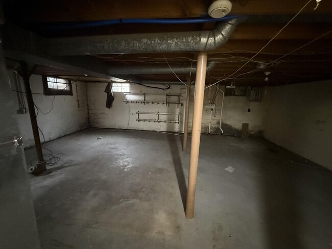 Building Photo - 1324-1326 Fenceway Dr
