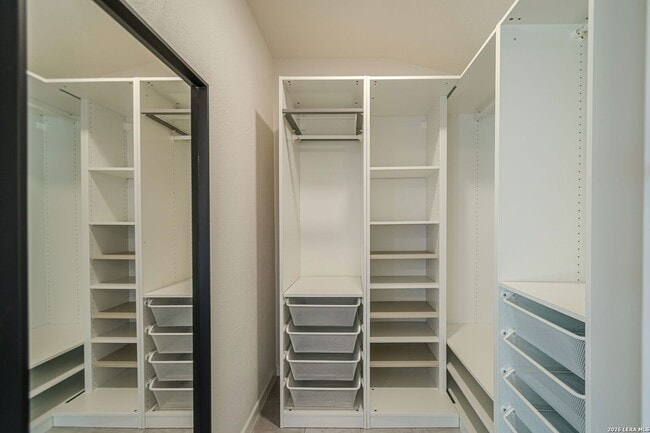 Building Photo - 227 Devonshire Dr