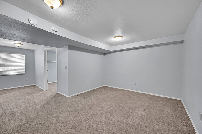 Building Photo - $2,200.95, $300 off the first month's rent, 4 Beds - 2 Bath, Single Family Home in Colorado Sprin...