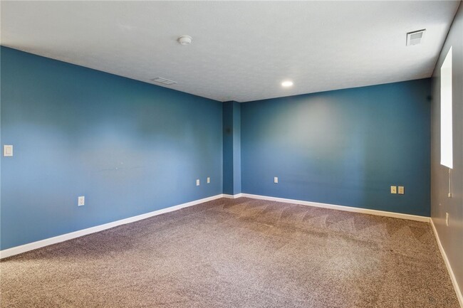 Building Photo - 12 White Oak Bend