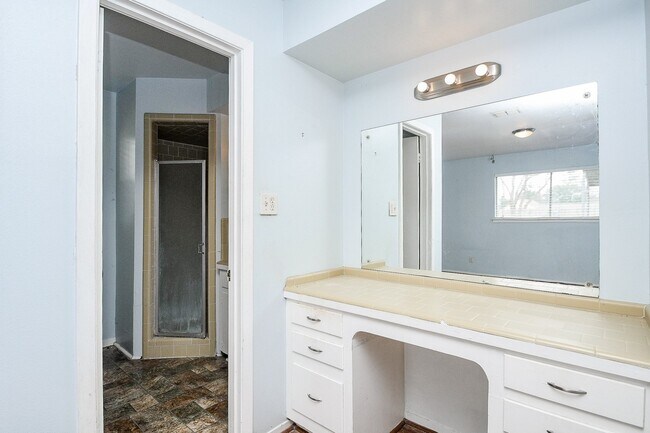 Building Photo - 11602 Dover St