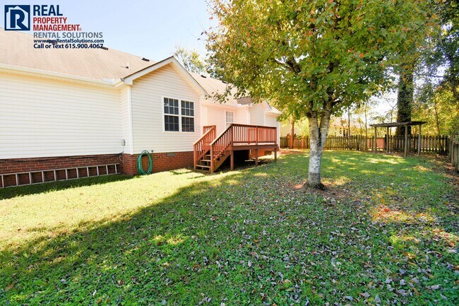Building Photo - Great brick 3BD home near MTSU, attached 2 car garage & fenced-in back yard!