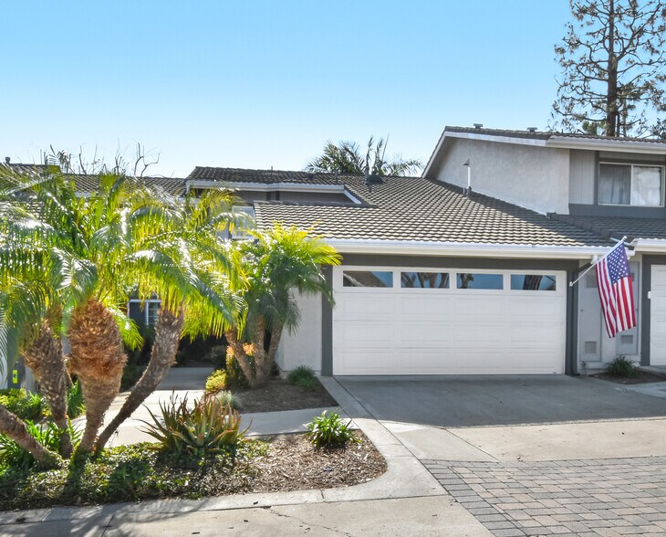 Building Photo - 385 Calle Borrego