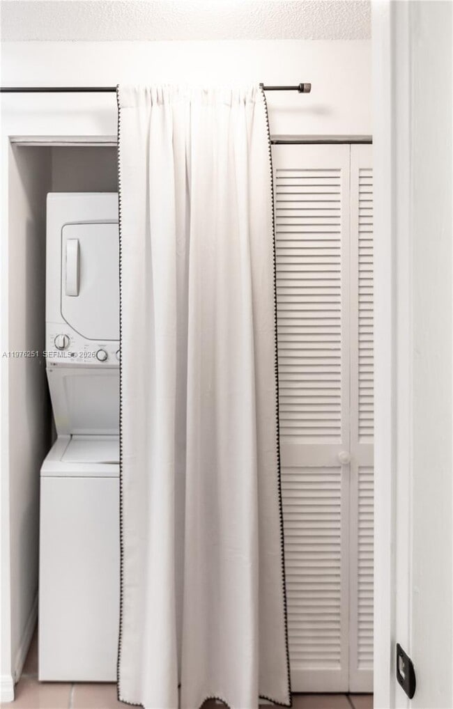 Building Photo - 3007 Bird Ave