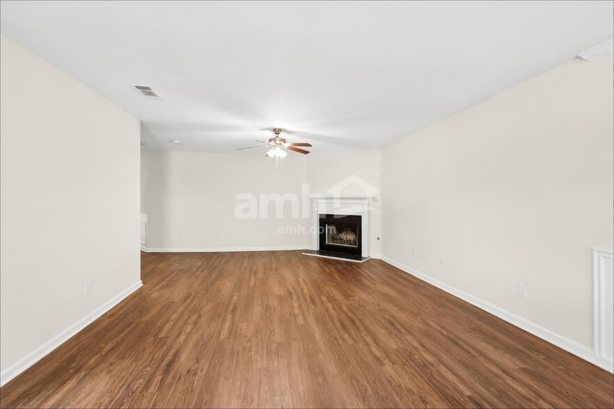 Building Photo - 119 Hidden Creek Dr