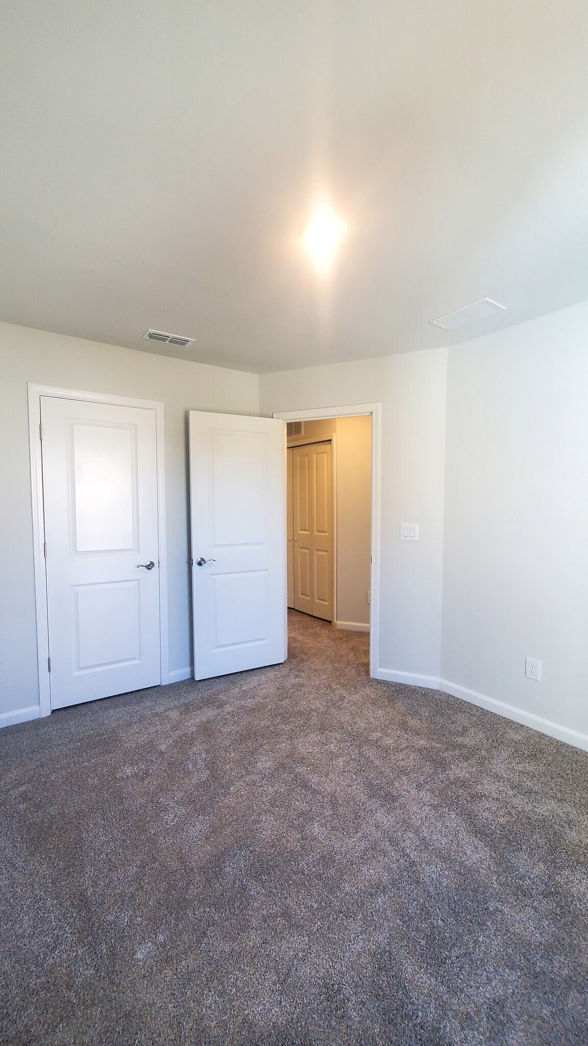 Building Photo - 906 Plum Creek Pl