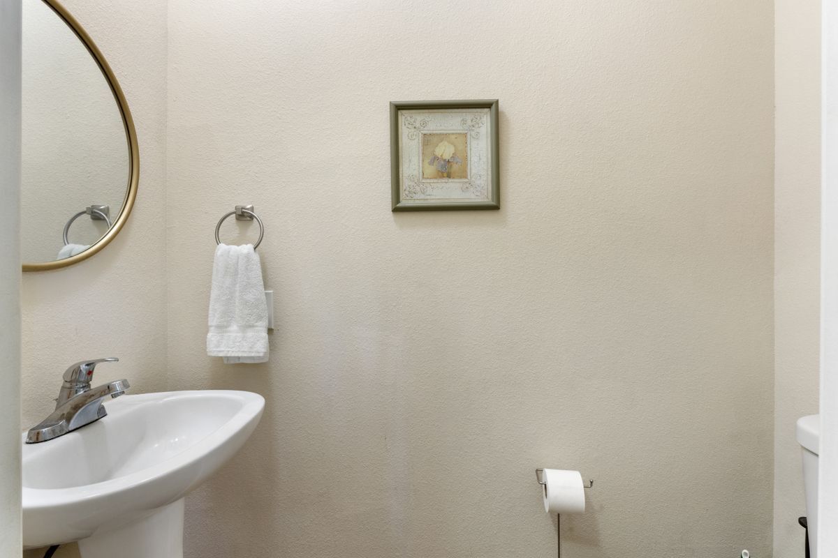 Building Photo - 7807 Kingsbury Wood