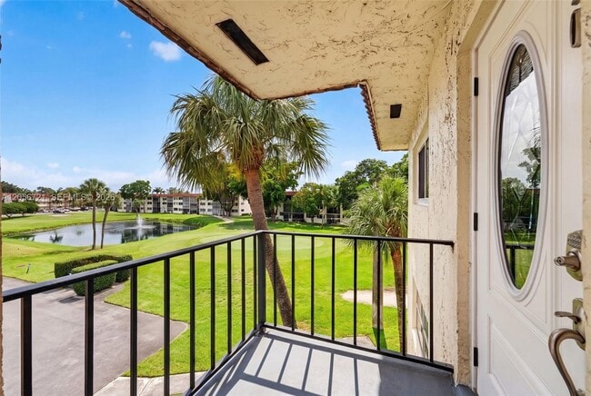 Building Photo - 681 S Hollybrook Dr