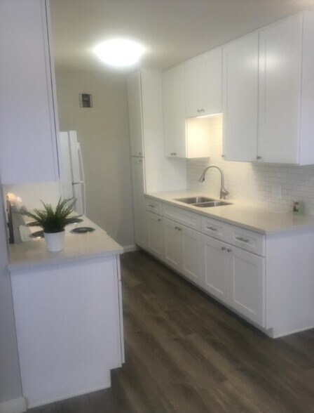 Building Photo - 120 Alamitos Ave