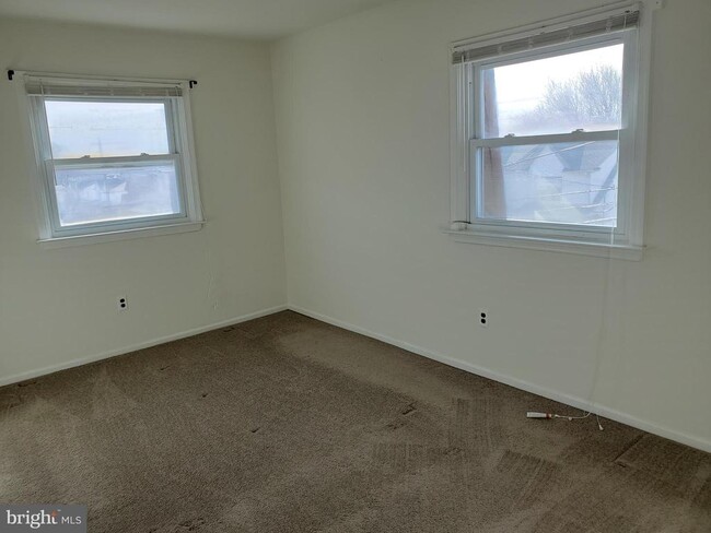 Building Photo - 2418 David Dr