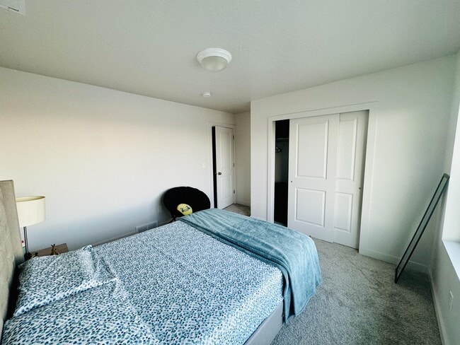 Building Photo - 2687 N Snowberry Dr