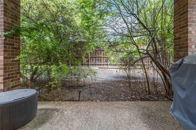 Building Photo - 920 Falcon Dr