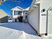 Building Photo - Four Bedroom Home in Kentwood