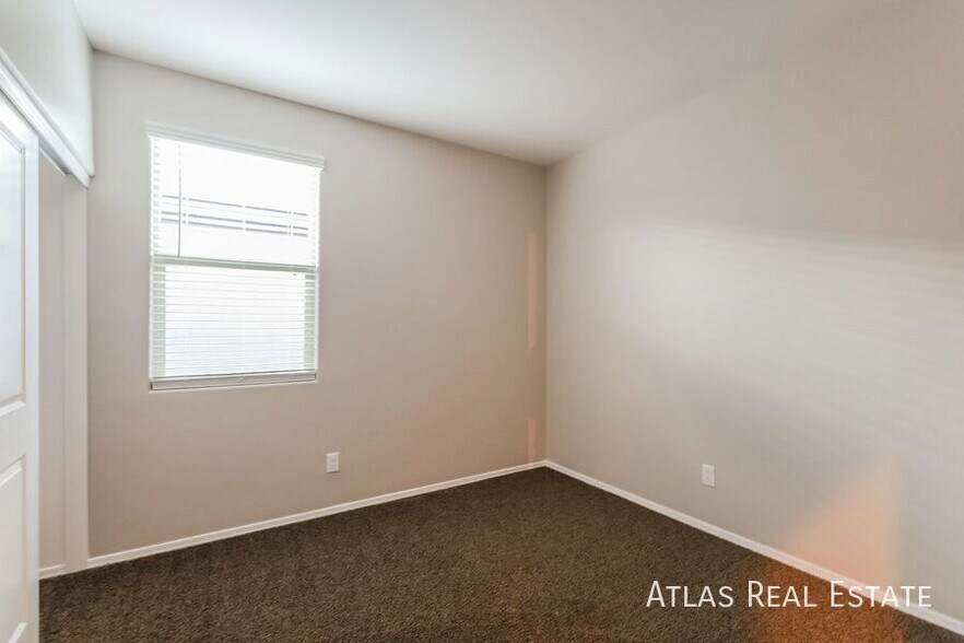 Building Photo - 10695 W Dickerson Dr