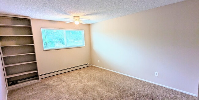 Building Photo - 4150 Monroe Dr
