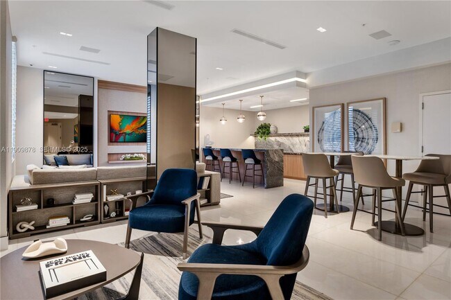 Building Photo - 888 Brickell Key Dr