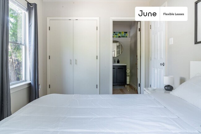 Building Photo - 1001 Gullett Street