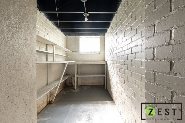 Building Photo - 4893 Chatsworth St