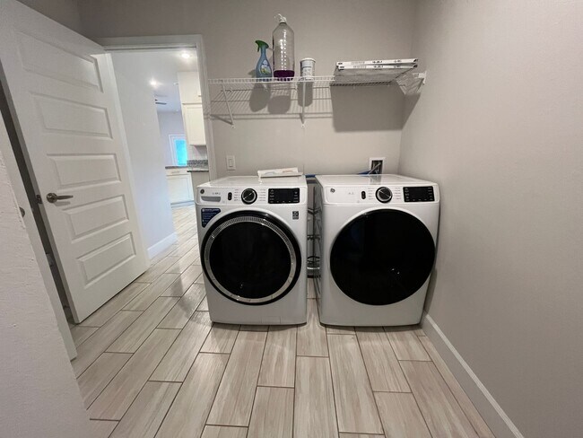 Building Photo - 2567 Averland Lp