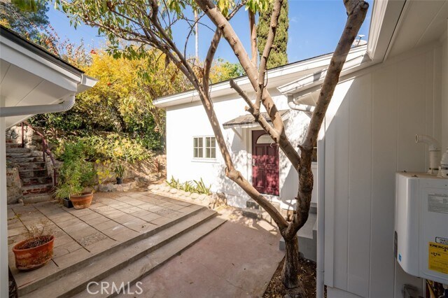 Building Photo - 2549 Beachwood Dr