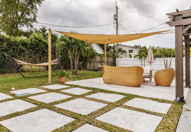 Building Photo - 415 S C St