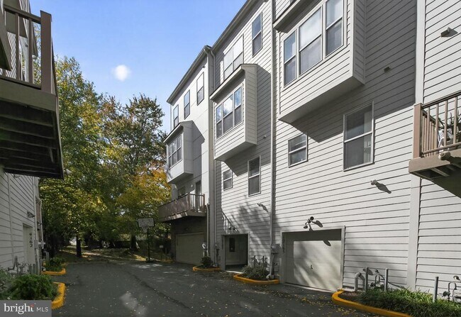 Building Photo - 12167 Waveland St