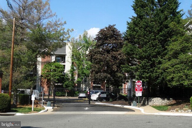 Building Photo - 3310 Wyndham Cir