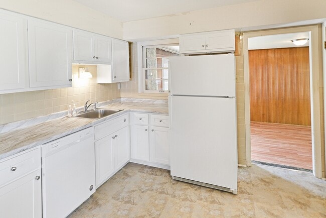 Building Photo - 160 St Benedict Ln