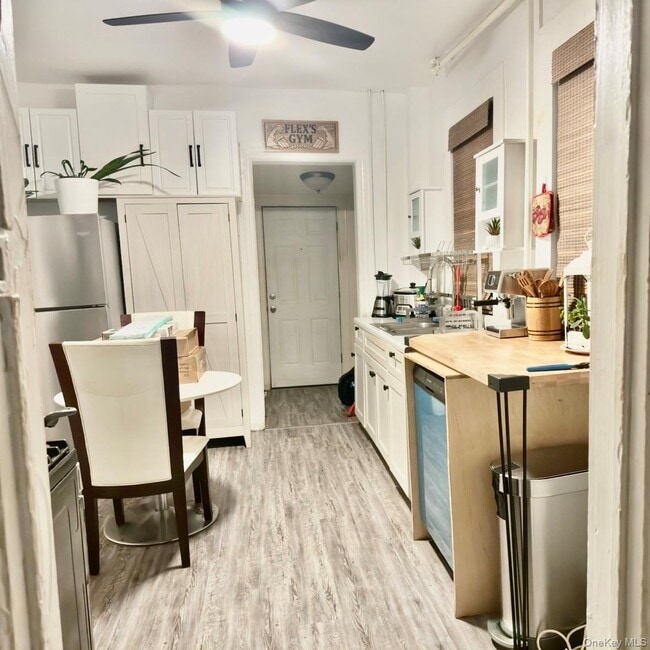 Building Photo - 248 Lawrence Ave