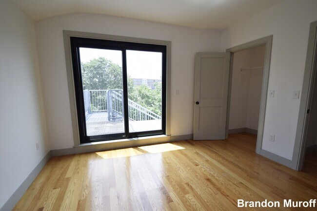 Building Photo - 15 Maywood St