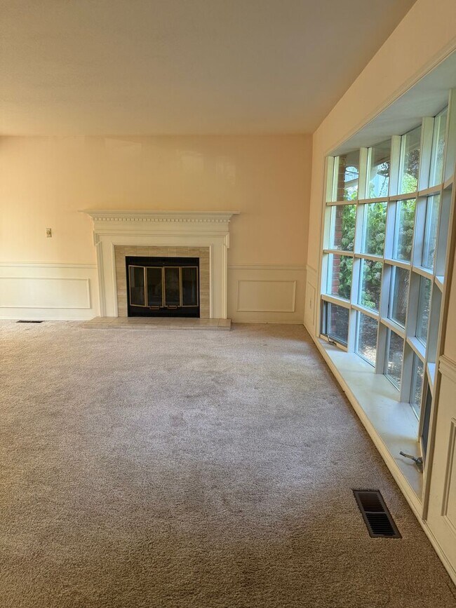 Building Photo - 14815 SE 62nd Ct