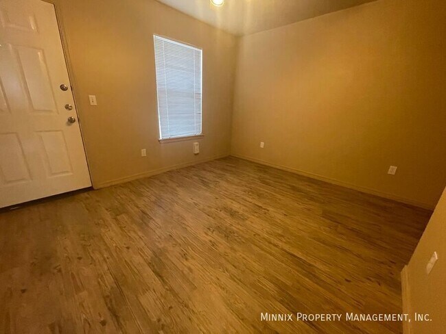 Building Photo - 2805 Mable Dr