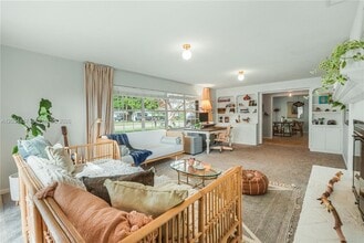 Building Photo - 4042 Greenwood Dr
