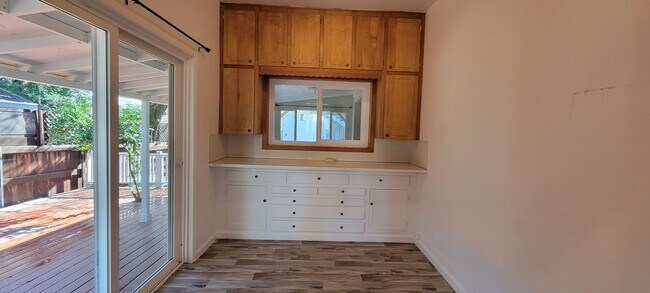 Building Photo - Enjoy The River Breeze On The Front Porch